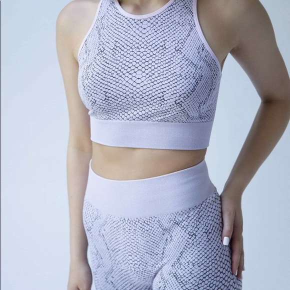 Workout Set Snake Skin Tank and Leggings - Picture 6 of 6